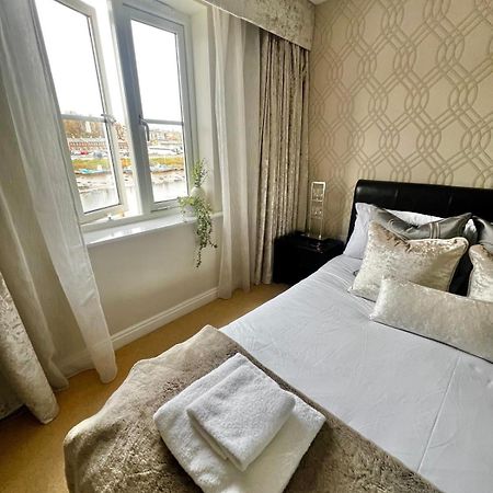 Majestic, Modern & Spacious Harbour-View Apartment With Parking Whitby Luaran gambar