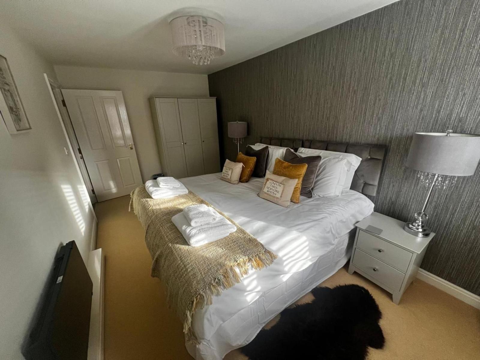 Majestic, Modern & Spacious Harbour-View Apartment With Parking Whitby Luaran gambar