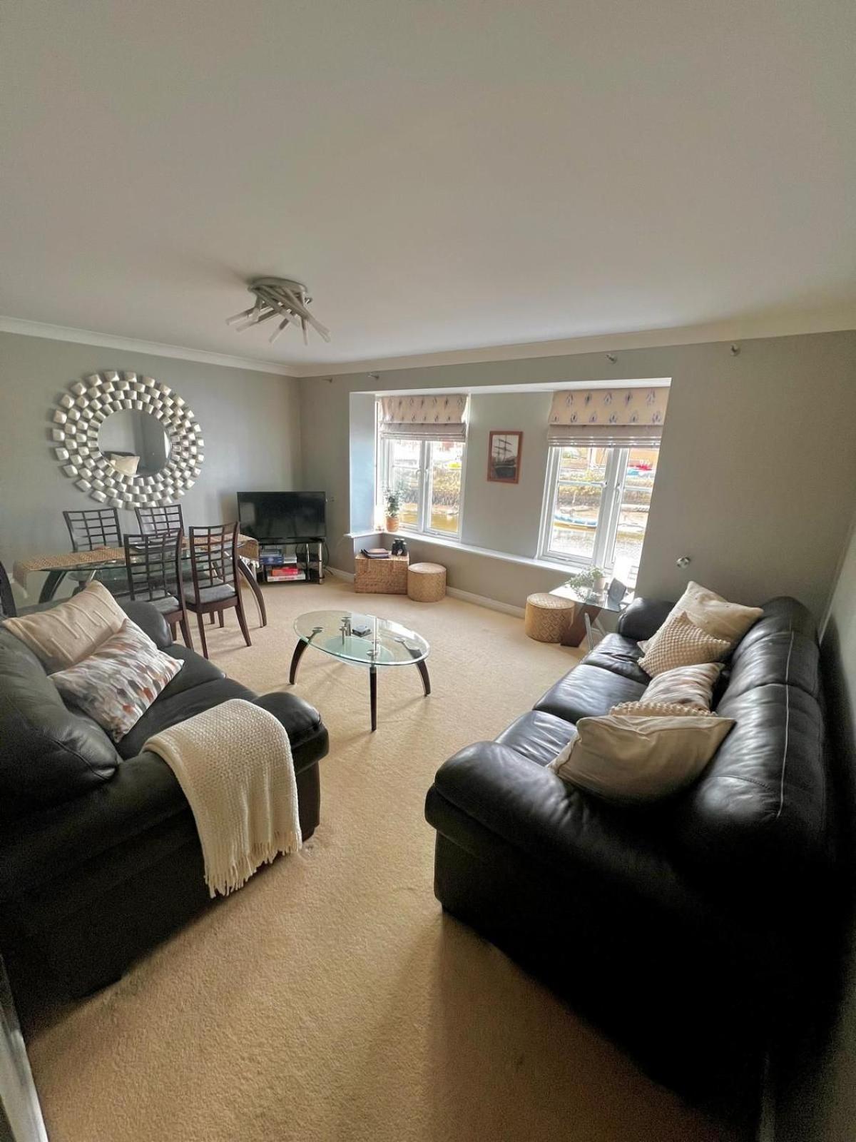 Majestic, Modern & Spacious Harbour-View Apartment With Parking Whitby Luaran gambar